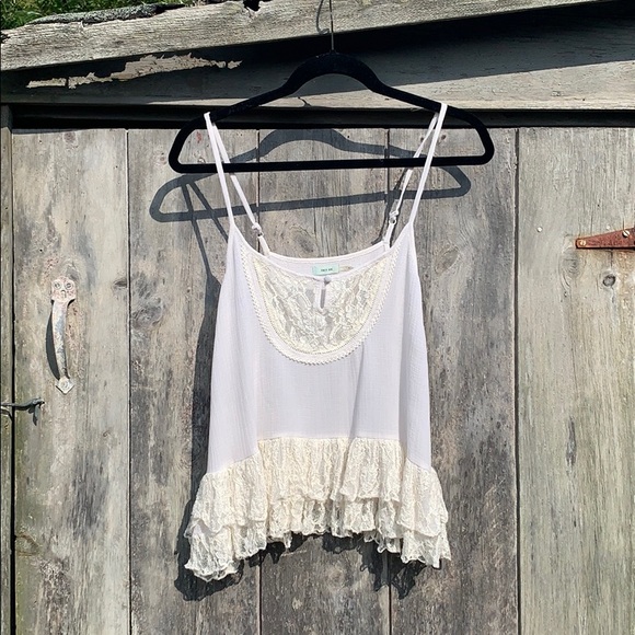 KIMCHI BLUE | White Lace & Ruffle Tank - Picture 3 of 14